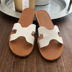 White flat sandals size 7. Previously loved.